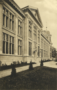 742 Gezicht op de voorgevel van de Rijksmunt (Leidseweg 90) te Utrecht.